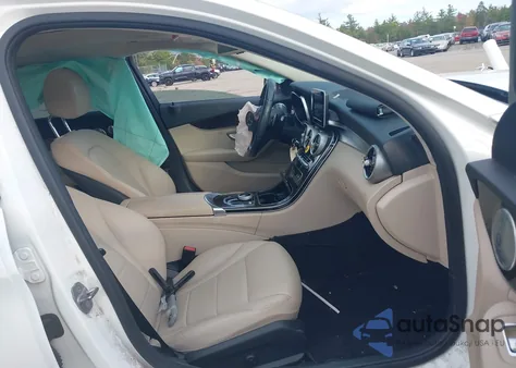 2017 Mercedes-Benz C 300 4Matic z USA, uszkodzony, nr VIN WDDWF4KB6HR215040